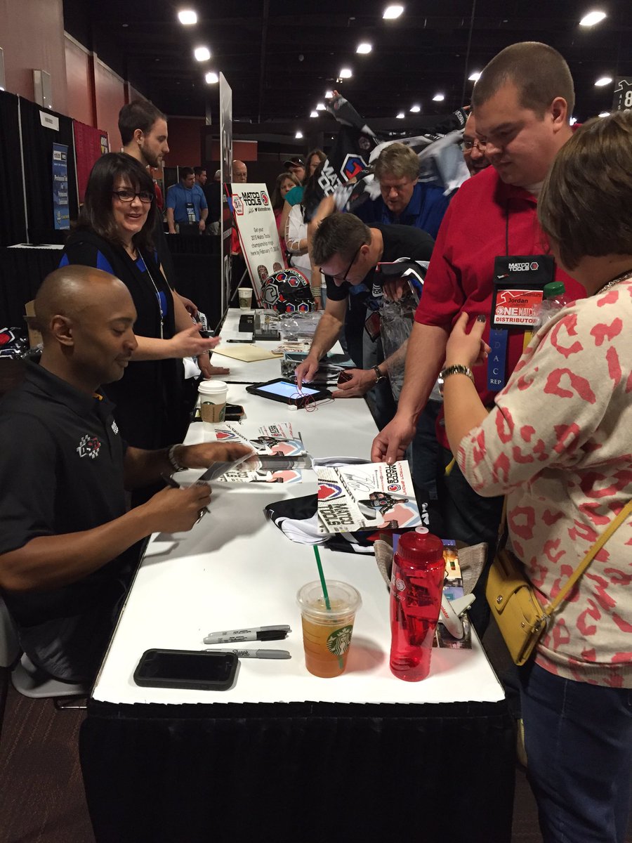 shoeracing's tweet photo. A long line at @matcotools expo to say hello to #ChampTron @antronbrown. #NHRA #MatcoExpo #LasVegas #MGM https://t.co/g7q8SqHmDy