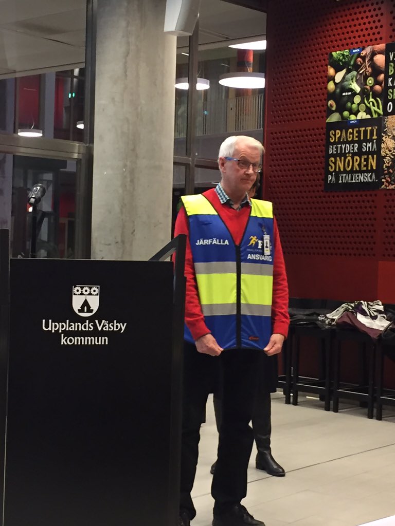 Mathias_Bohman's tweet photo. Inte varje dag ngn tar plats i talarstolen i kommunfullmäktige i denna mundering. Ikväll händer det. @FRGjarfalla https://t.co/sYL5OStzBw
