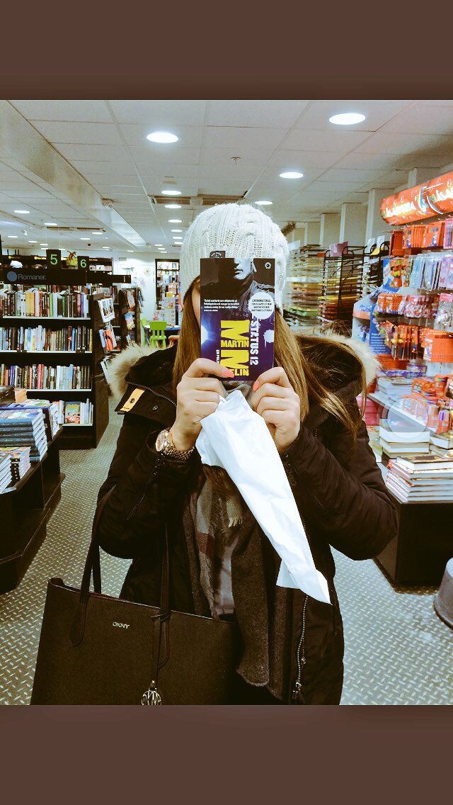 milla1maria's tweet photo. Ligger på kapitel 10. Lördag morgon,klockan i polisbilen visade på halv åtta.  #Status12  👌✌️ https://t.co/Awyo8HKCR0