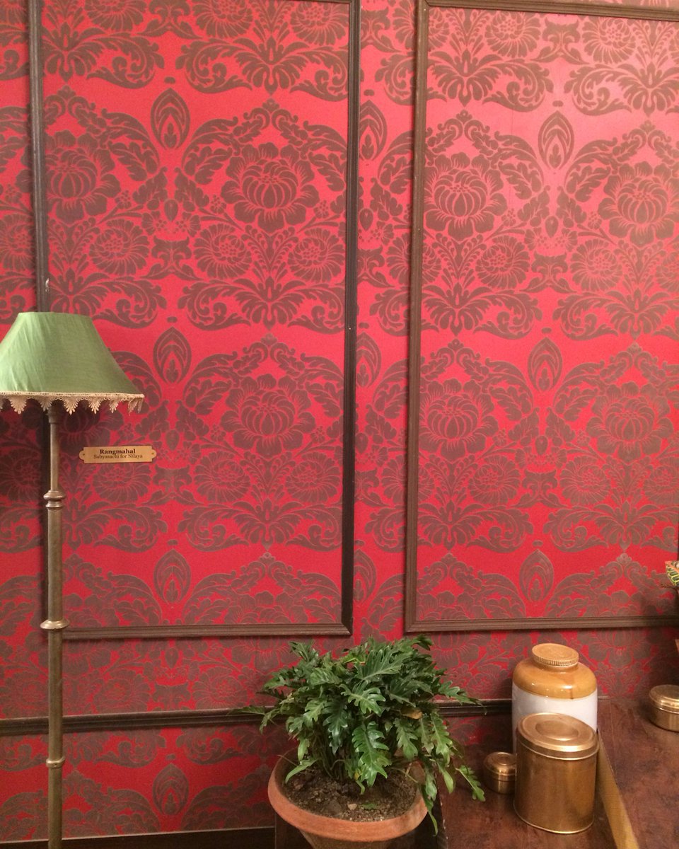 urbanbinsie's tweet photo. Gorgeous #wallpaper from #nilaya. Spotted at #IndiaDesignID2016 https://t.co/UAkfpG5V3t