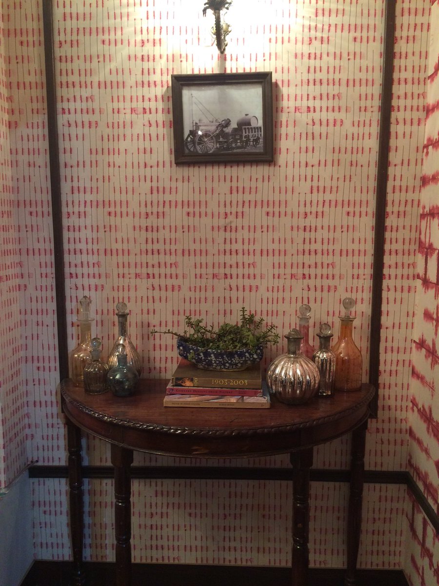 urbanbinsie's tweet photo. Gorgeous #wallpaper from #nilaya. Spotted at #IndiaDesignID2016 https://t.co/UAkfpG5V3t