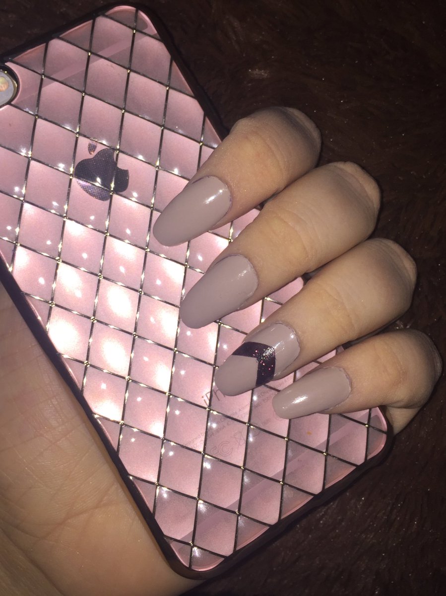 NailsbyRebecca1's tweet photo. My Birthday nails! #nails #nailart #nailpolish #nailspromote #twentyone https://t.co/I0pTKAgjjp