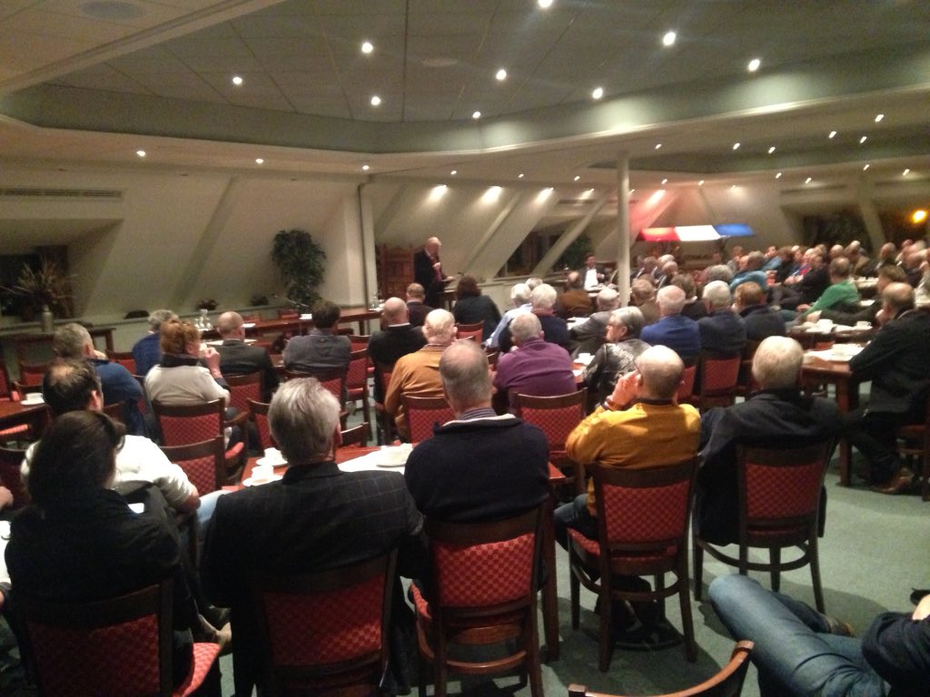 Een volle zaal in Echten bij thema avond over de toekomst van de agrarische sector met <a href="/JacoGeurts/">Jaco Geurts</a> en <a href="/HenkJumelet/">Henk Jumelet</a>