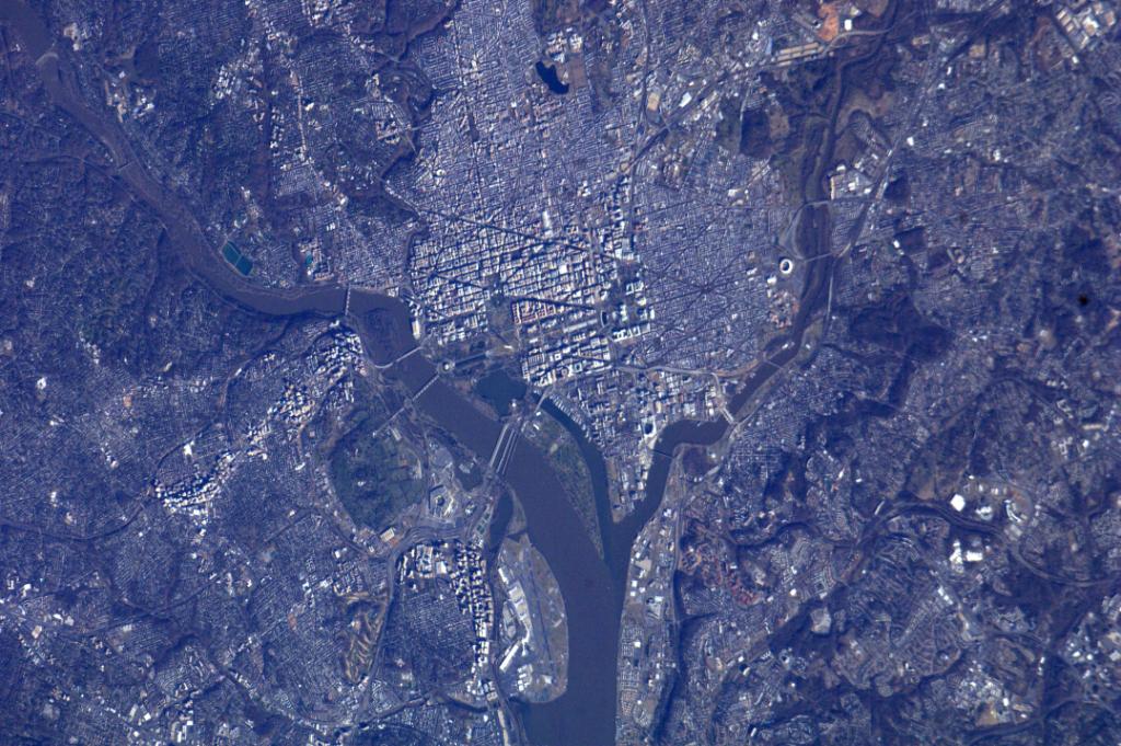 NASA's tweet photo. In honor of #PresidentsDay, here’s the Washington, DC area as seen from @Space_Station: https://t.co/0EbpMl8Ri0 https://t.co/0JY8t1RrMg