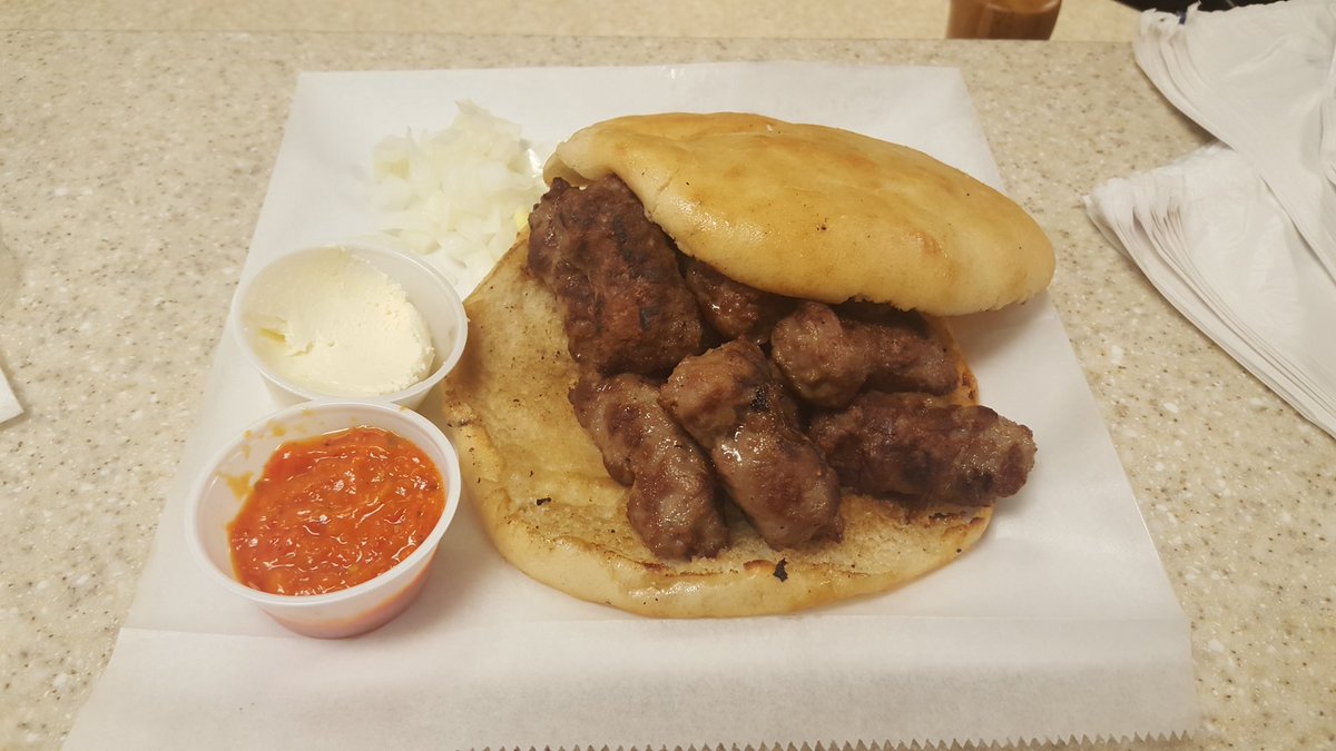 Meerzuh's tweet photo. This is life. π #BalkanCafe https://t.co/P09lGuzbKG