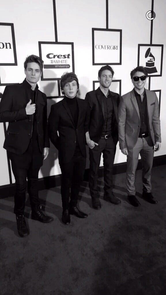 kituvirgem's tweet photo. Emblem3 e o excluído https://t.co/9yDECrnxH7