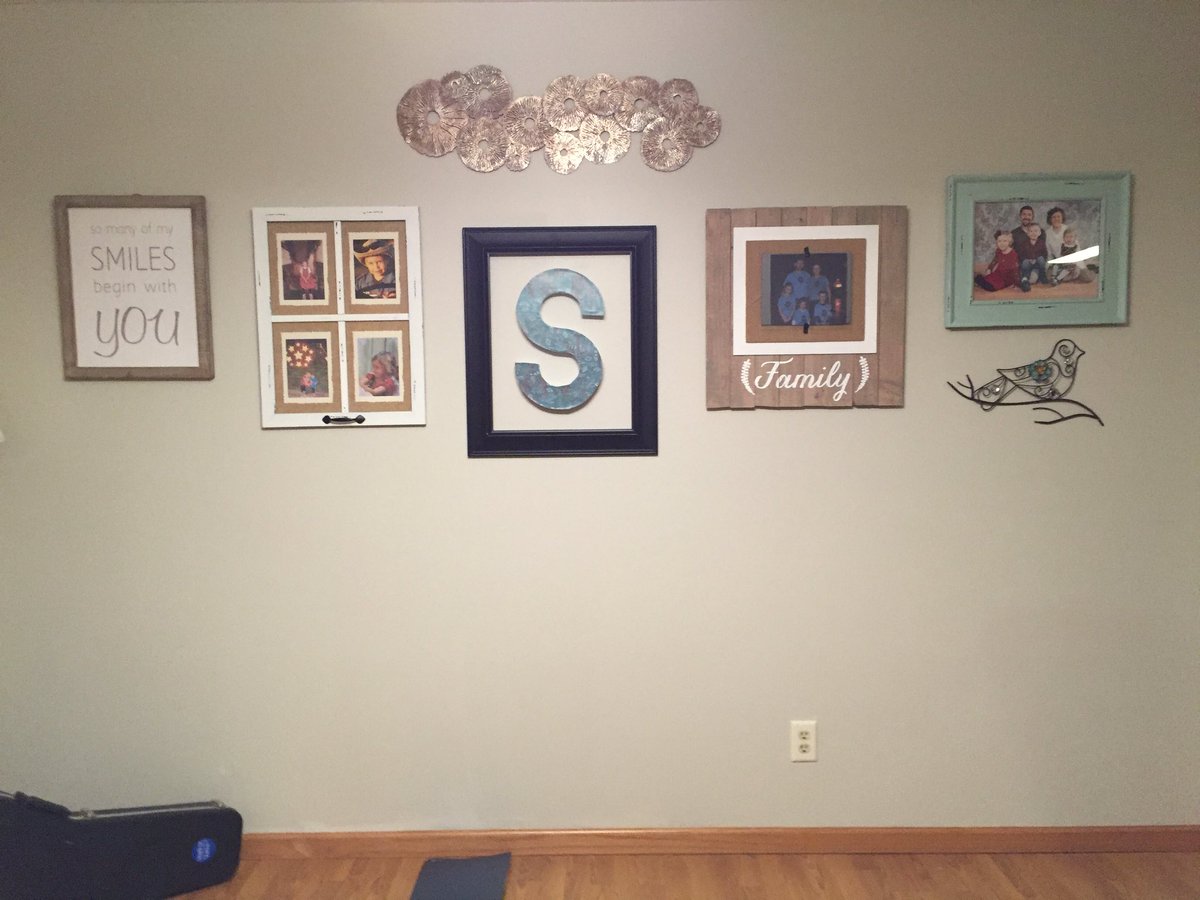 timsmith37's tweet image. Just hanging some pics to finish the room.