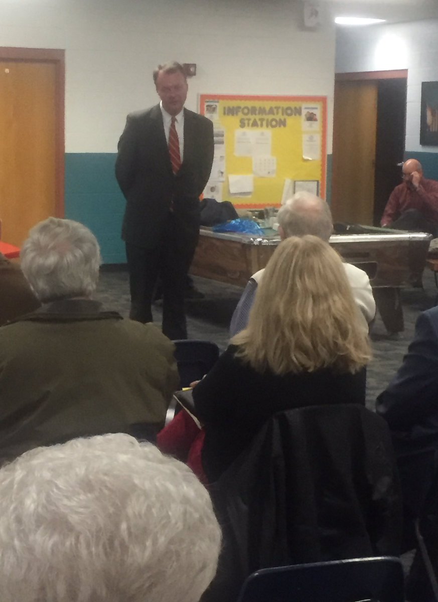 MegaBullhorn865's tweet photo. @rowellforknox speaking at the Halls Republican Club meeting #AProfessional NOT #APolitician #KnoxCo #LawDirector https://t.co/mxtvVL9nkH