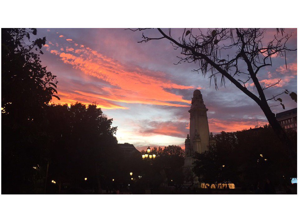 OjedaPich's tweet photo. Para @OjedaPich de @E_distribution la belleza es un atardecer en Madrid https://t.co/Twxc0Uc9H8