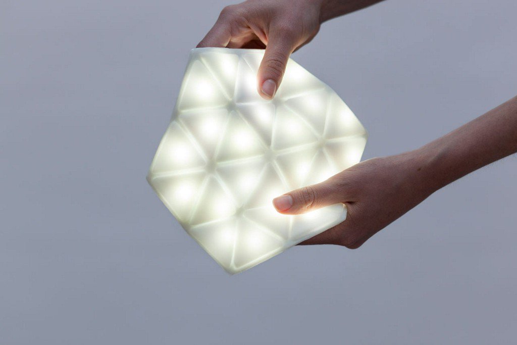 designmilk's tweet photo. Kangaroo: A Portable Light That's Also Flexible  https://t.co/wHIqUYnMBm #fromthearchives https://t.co/IZhQ5016ka