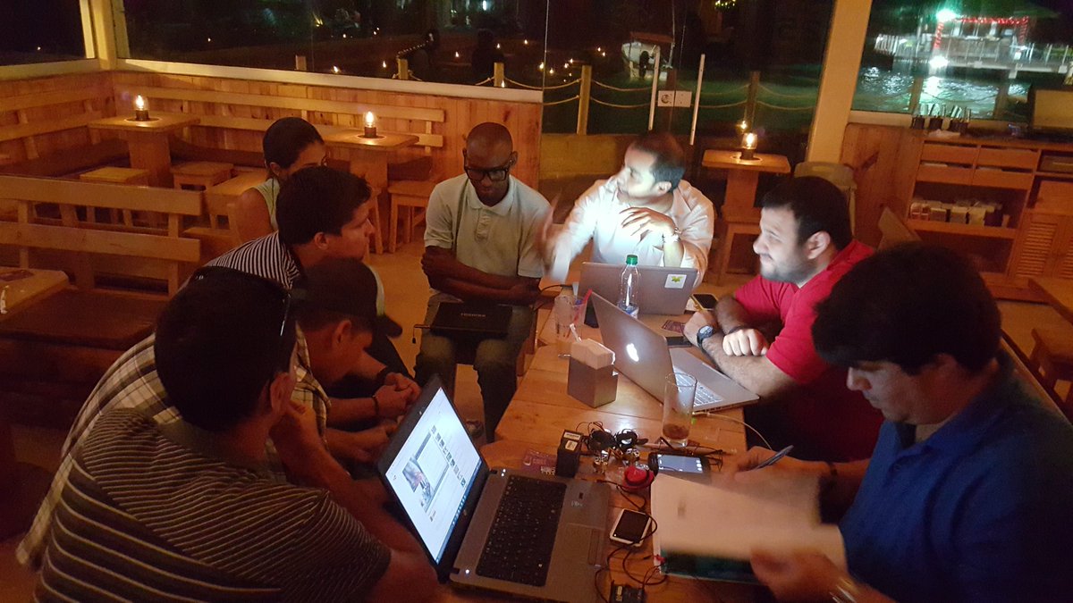 bigchakademus's tweet photo. Workshop con el equipo de @safecitynow con mentores líderes de @AppscoMacondo @Ministerio_TIC @anayib https://t.co/HsWak8t2YQ