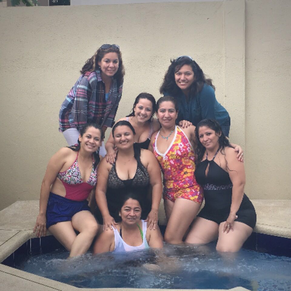 YonconAlexandra's tweet photo. Compartiendo  con amigas https://t.co/tsJ6hUaBFO