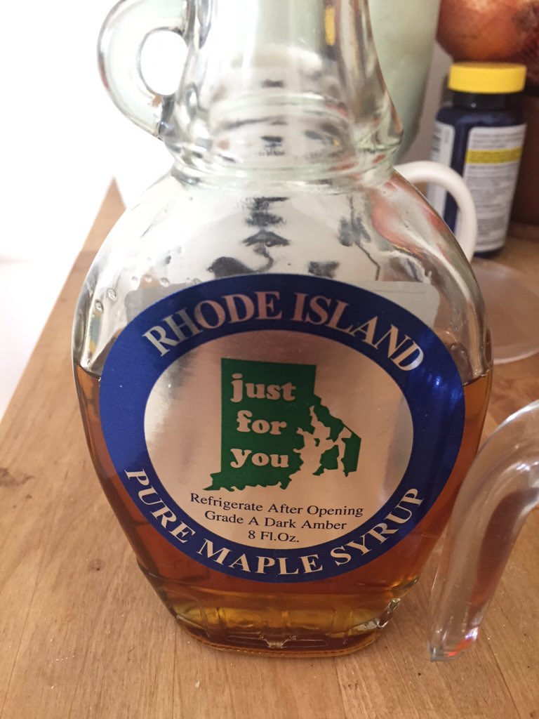 ErikHischmann's tweet photo. 😎🍁 #maplesyrup #rhodeisland #istheresugarinsyrup https://t.co/FZTmscJB8l