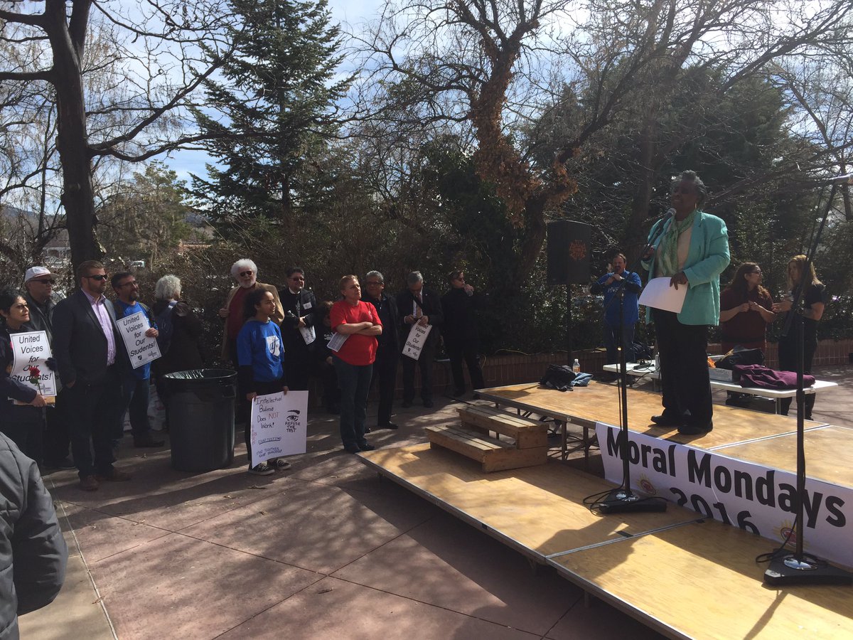 ProgressNowNM's tweet image. @RepSheryl fires up #union crowd at #NMLEG
