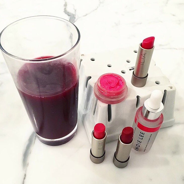 follainbeauty's tweet image. Thanks to @RipeStuff for supplying us with yummy and healthy juice at our #GalentinesDay makeup tutorial last week.
