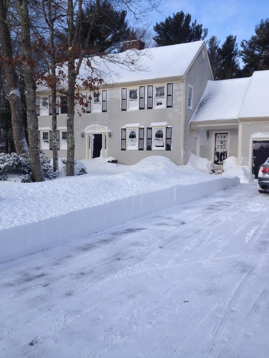 CYJRAH3865's tweet photo. @realtordotcom Our winter wonderland with a wall of snow. #NaturalBeauty #LoveIsHome #FrozenOutside #WarmInside https://t.co/8rXUJ8vrMQ