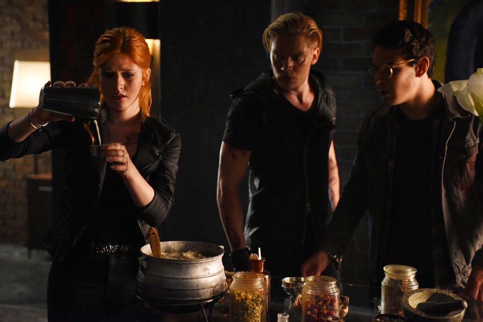 Kat_McNamara's tweet photo. Magic potions aren't the only thing brewing in @Shadowhunterstv! #OfMenandAngels @FreeformTV tomorrow!#Clace #Climon https://t.co/dM6ycZoYAg