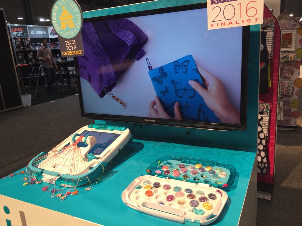 KidzVuz's tweet photo. Love the #iloom starter pack. Super cool way to make bracelets. https://t.co/0HvGoQMftx