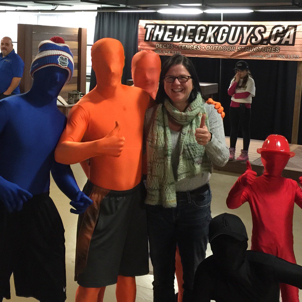 dcsandrax's tweet photo. Making new friends @Oshawa_Generals #fun #familyday https://t.co/PYCtGJAu0v