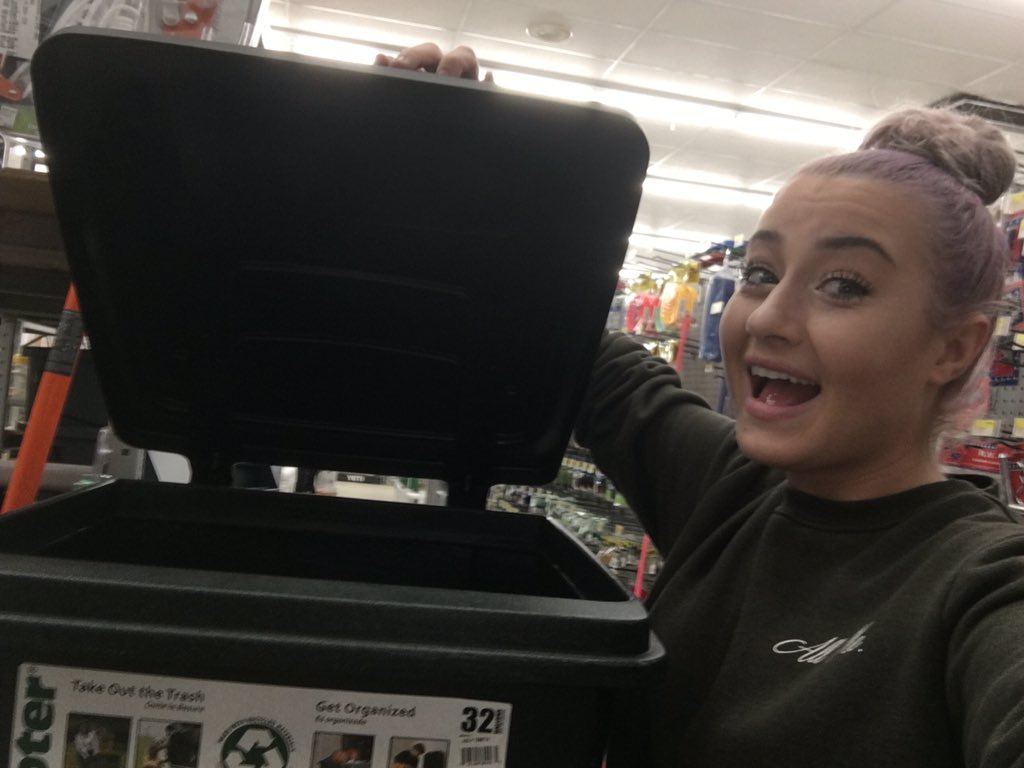 DONALD TRUMP JUST CAME INTO MY FUCKING JOB AND I CANNOT BELIEVE I GOT A PICTURE WITH HIM