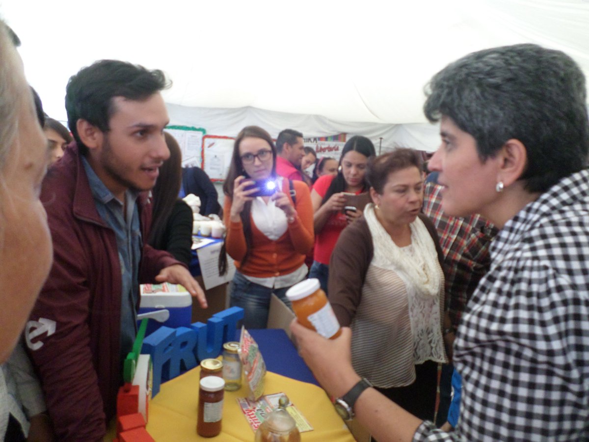 UPTAI_Tachira's tweet photo. Mirian Febres pasó por nuestro Stand en #CongresoProductivo y se interesó por Gelifrut #IUTAI https://t.co/hGoktV4DhR