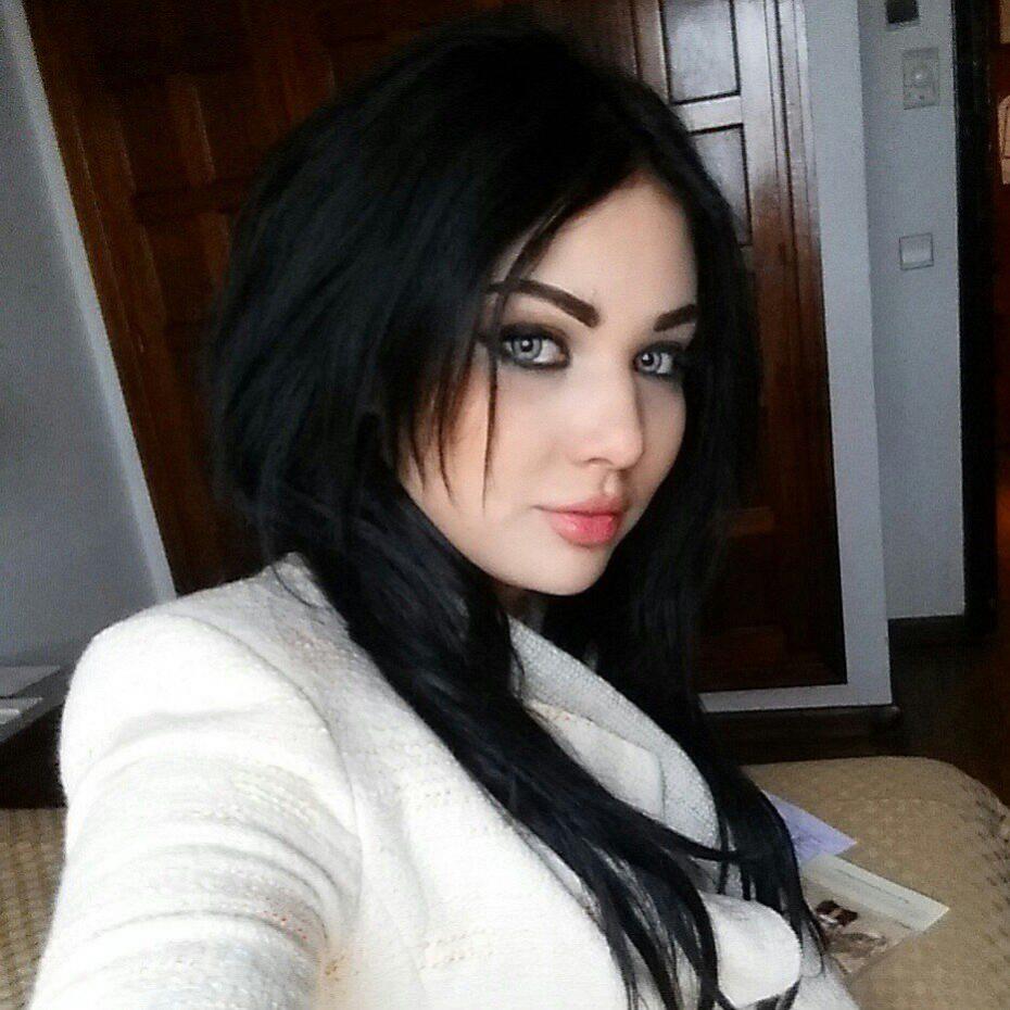 المرحلة الثانية | مسابقة #اجمل_الصورة

ريتويت = #سهيلة_بن_لشهب 
إعجاب = #ابتسام_تسكت