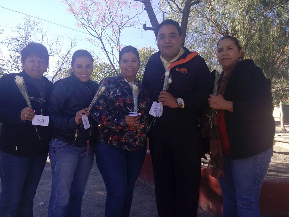 Delegacionuno84's tweet photo. Feliz día Internacional de la Mujer..! @bmontoya_snte5 @CESARR1_SNTE5  @patricioveloz
#DI84 #delegacionenmovimiento https://t.co/9vCXE1hFeK