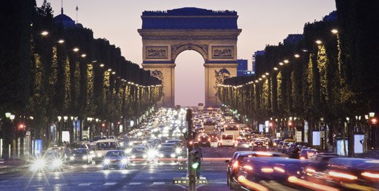 CNEWS's tweet photo. A partir du 1er mai, les Champs-Élysées seront réservés aux piétons le 1er dimanche du mois (Conseil de #Paris) https://t.co/zEUqqk6iDB