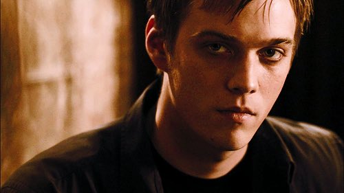 Adam Winchester (@hesmilliganfake) on Twitter photo 