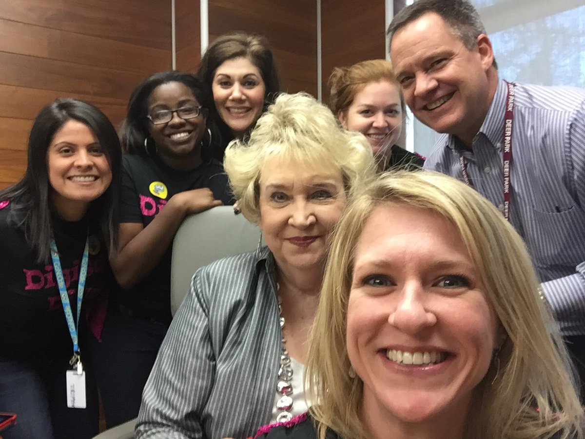 DigitalDivas_DP's tweet photo. Look at the celebrities we found!  #dptech2016 https://t.co/CPz612t8Cb