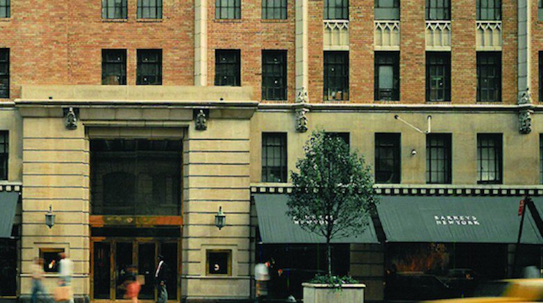 reflectsystems's tweet photo. How Barneys is digitizing its New York City flagship store https://t.co/WLNtz9Adva #instoredigital #personalization https://t.co/0TrqFEaUil