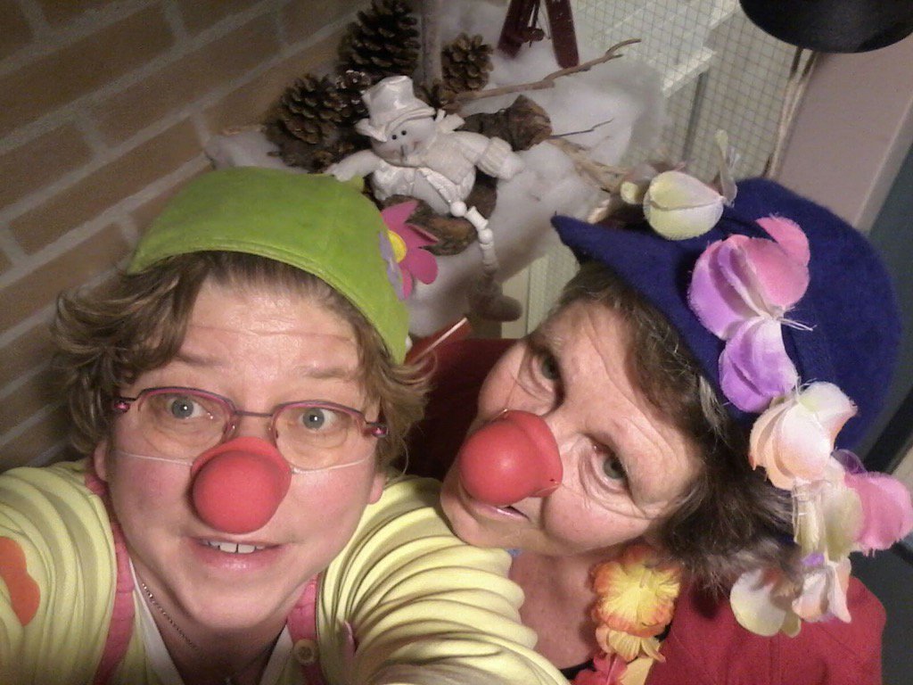 <a href="/DichterbijClown/">St. Dichterbij-Clown</a> Bloem en Bolleke waren vandaag op bezoek bij de lieve bewoners in verpleeghuis de Voord in Elburg