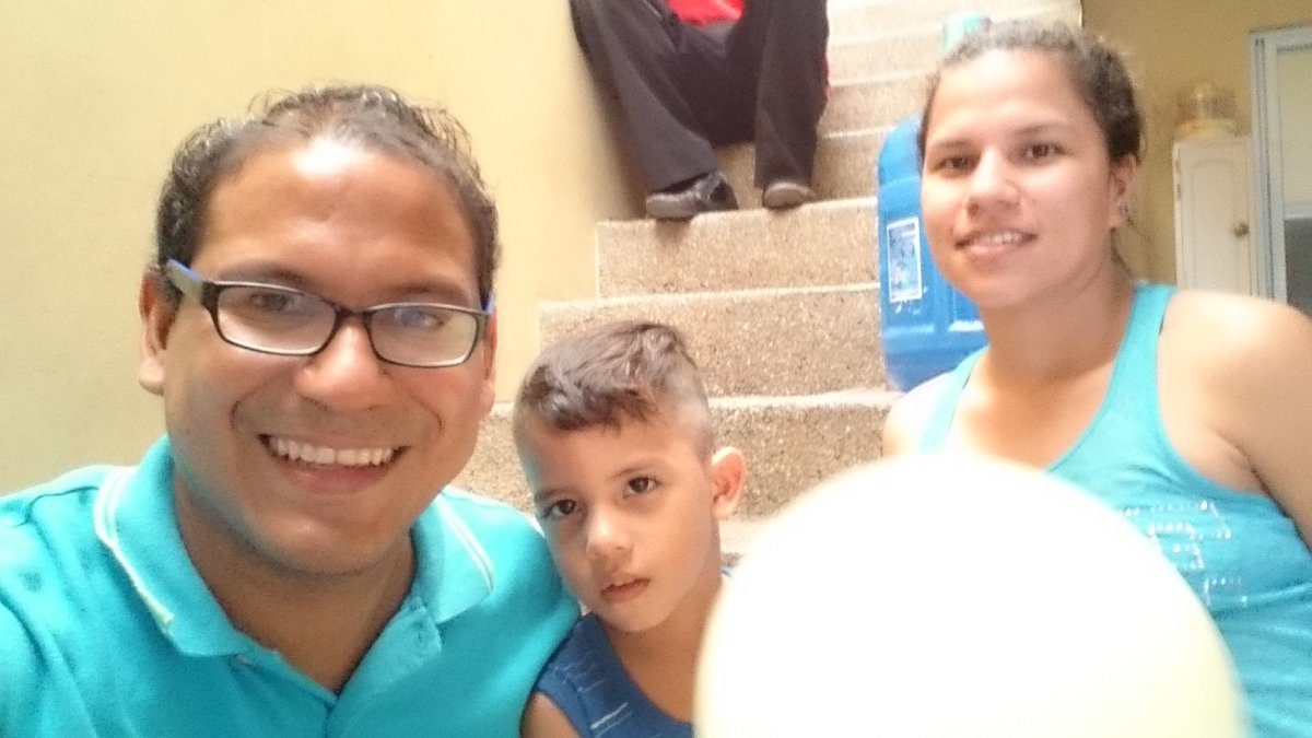 pacientescancer's tweet photo. El más grande héroe es el que a pesar de las adversidades siguen sonriendo a la vida #Davidejemplodevida https://t.co/AHphZgvtqk