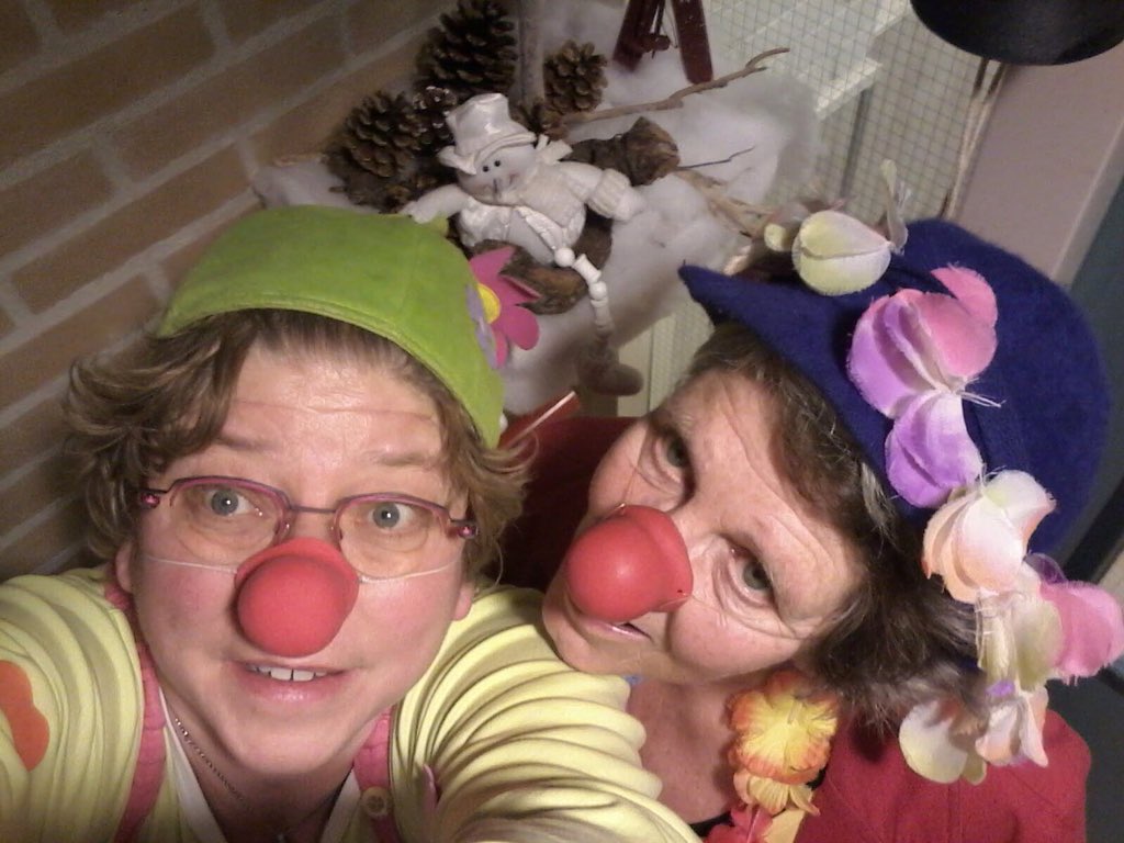 <a href="/DichterbijClown/">St. Dichterbij-Clown</a> Bolleke en Bloem bezochten vandaag de lieve bewoners van verpleeghuis De Voord in Elburg