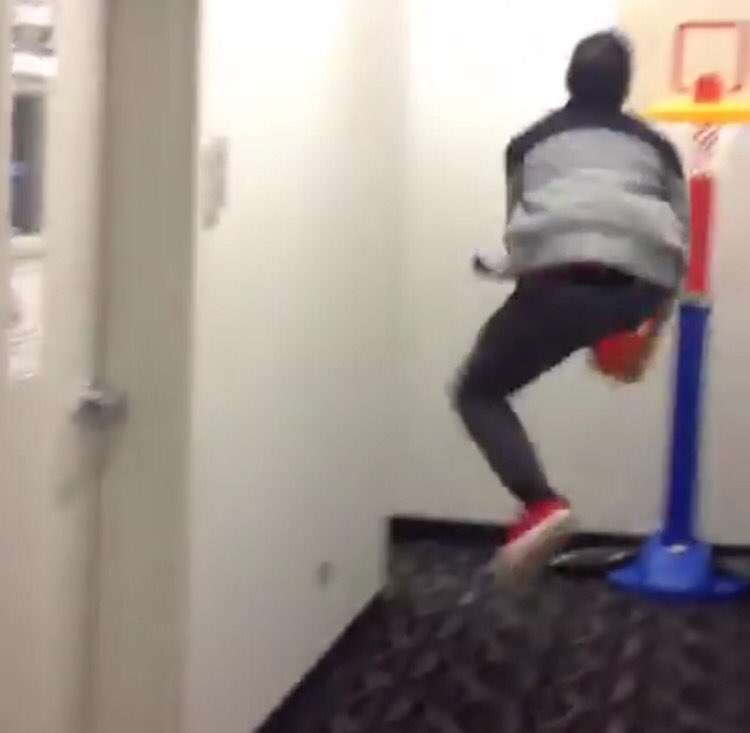 ChelseaGatesTV's tweet photo. I just @facebook &amp; chilled with Karlo live! Talked #KanyeWest #NBAAllStarTO even dunked in heels. Nbd. https://t.co/SCXbGeHcnO