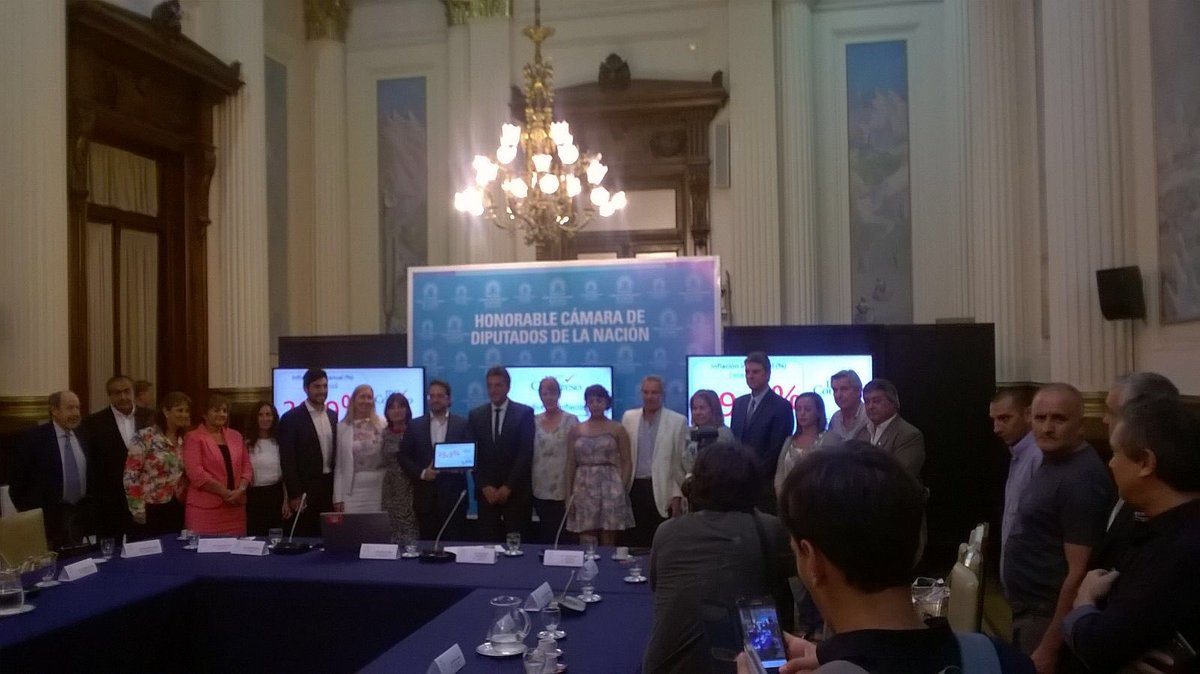 MassaPrensa's tweet photo. #Ahora | Imagen final del nuevo #IPCCongreso con @SergioMassa a la cabeza, pensando en la gente https://t.co/hxIwv4YPS9