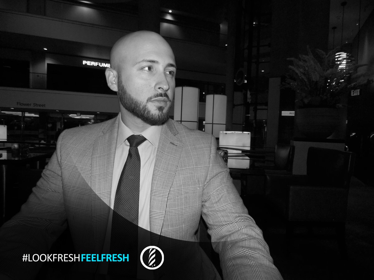 FreshKutzOnline's tweet photo. Our goal: Making you Look Fresh & Feel Fresh! #FreshBarber Credit: Hugo @juicelo93 - @thebonaventure #freshkutz https://t.co/YmiH7YfEiN