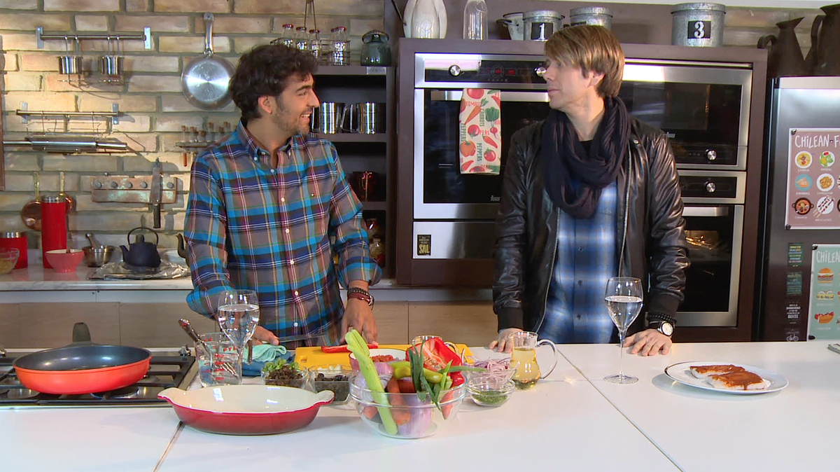 Ccocina13C's tweet photo. LAS MEJORES ANÉCDOTAS E HISTORIAS DEL GRAN ANDRES DE LEÓN EN @Ccocina13C POR @CANAL_13C . LOE MEJORES DEL 2015 https://t.co/aZMXlJpxRc