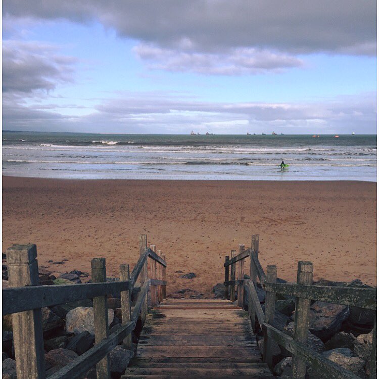 Eleni23mar's tweet photo. Perks of running outdoors π #perksofrunning #running #beach https://t.co/qsliEhQZJ0