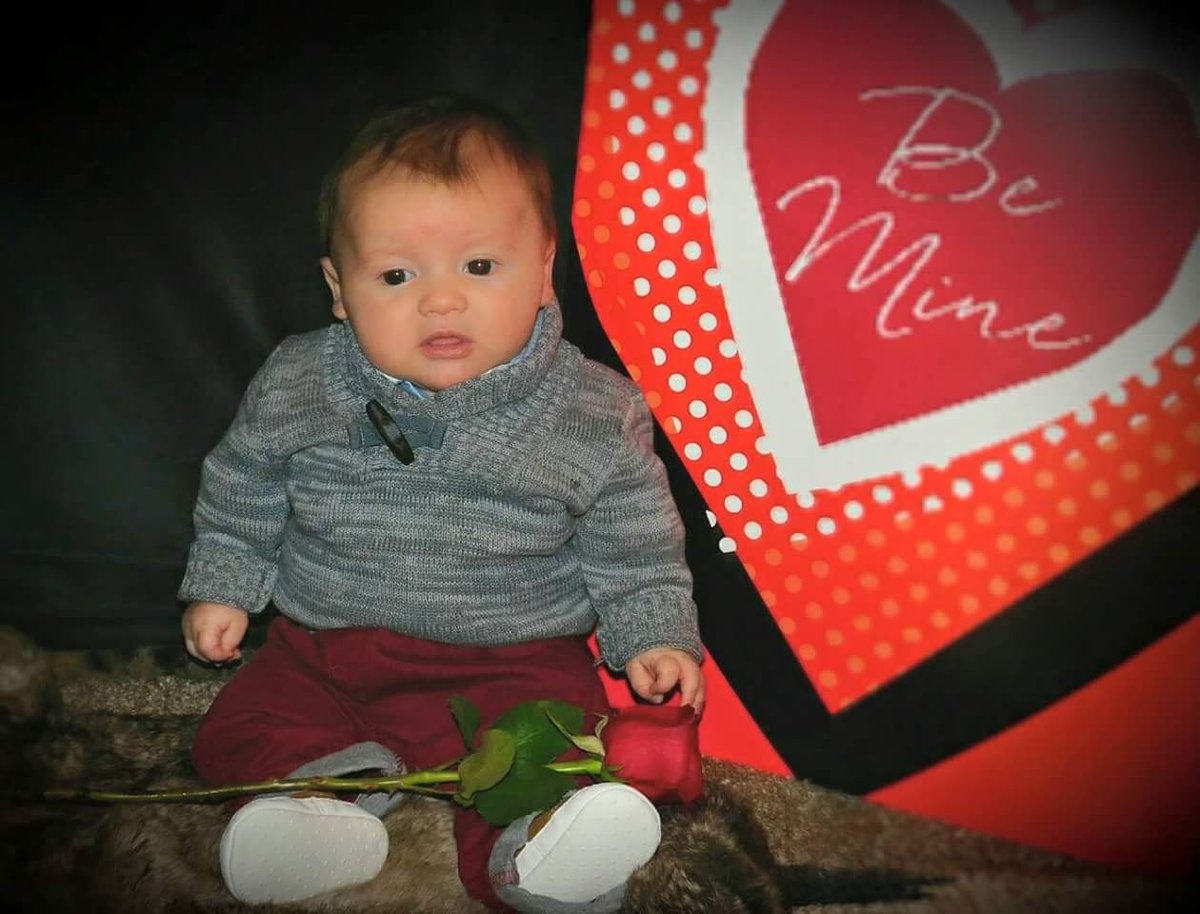 cthomason42's tweet photo. #futurebachelor #TheBachelor #season250 #mysonhasswagfordays #texhoman #socute #thisroseisforyou https://t.co/fFvONNfHmA