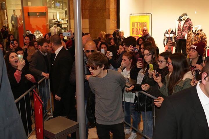 __0verthinking's tweet photo. #RIPFronteDiGenn 
(Da notare la faccia) https://t.co/U4A0eeV9J7