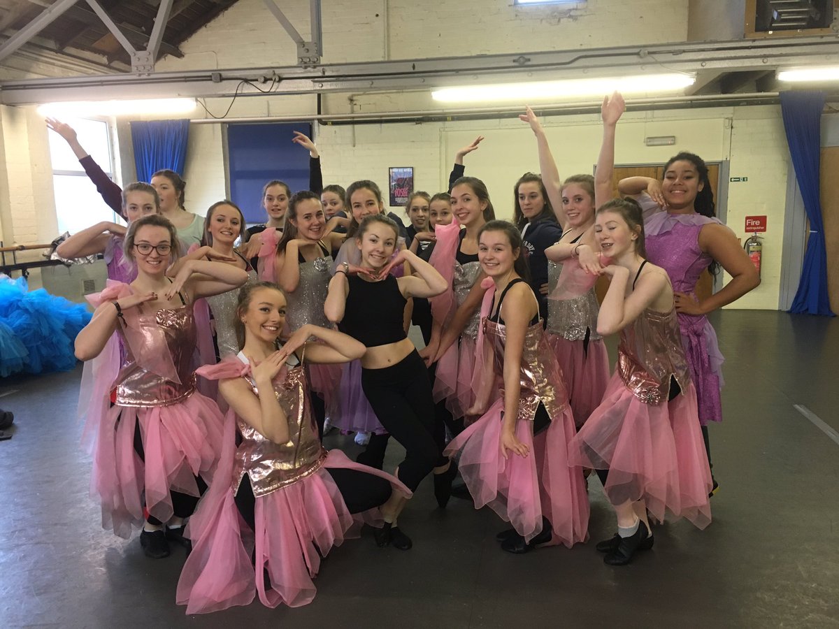 KirkhamHenry's tweet photo. #RYTSinginintherain Tickets on sale soon from @numberone_xx https://t.co/tHDuLZ5AeL