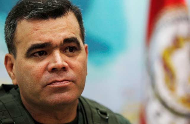 ElNacionalWeb's tweet photo. Aporrea: Padrino López dio golpe de estado y ahora es presidente paralelo https://t.co/2ztUsYjXuM   https://t.co/ySQCEmCHFg