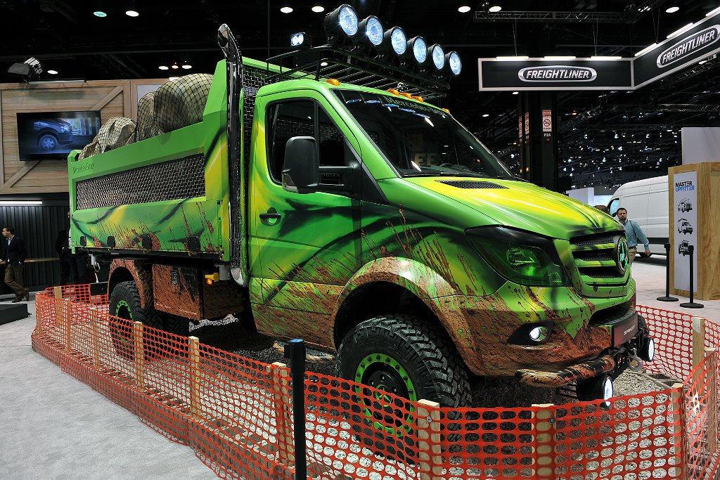 #SprinterBenz extrme for a change? <a href="/mbsprinterusa/">MB Sprinter USA</a>  bigger as planned #DaimlerPickUp and smaller as <a href="/MercedesUnimog/">Mercedes Unimog</a>