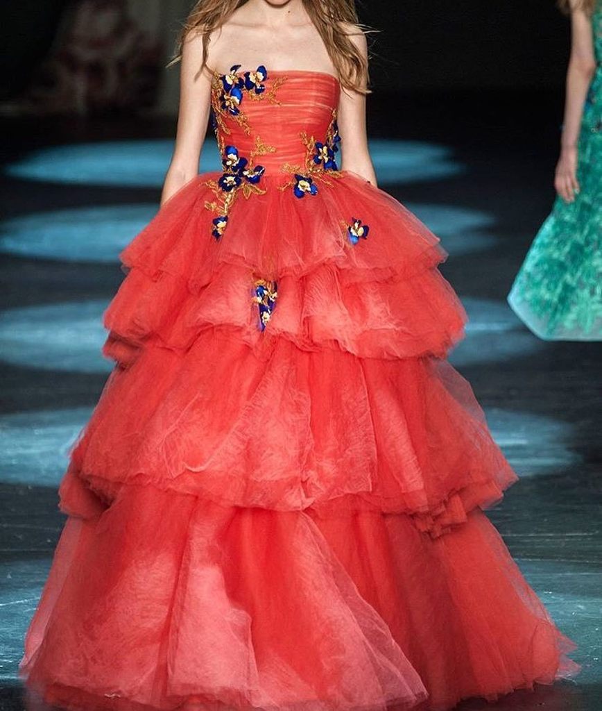 Obsessing over this #red #ballgown from the @moniquelhuillier #mlfall16 #NYFW show! YES. P… ift.tt/20WGOoS