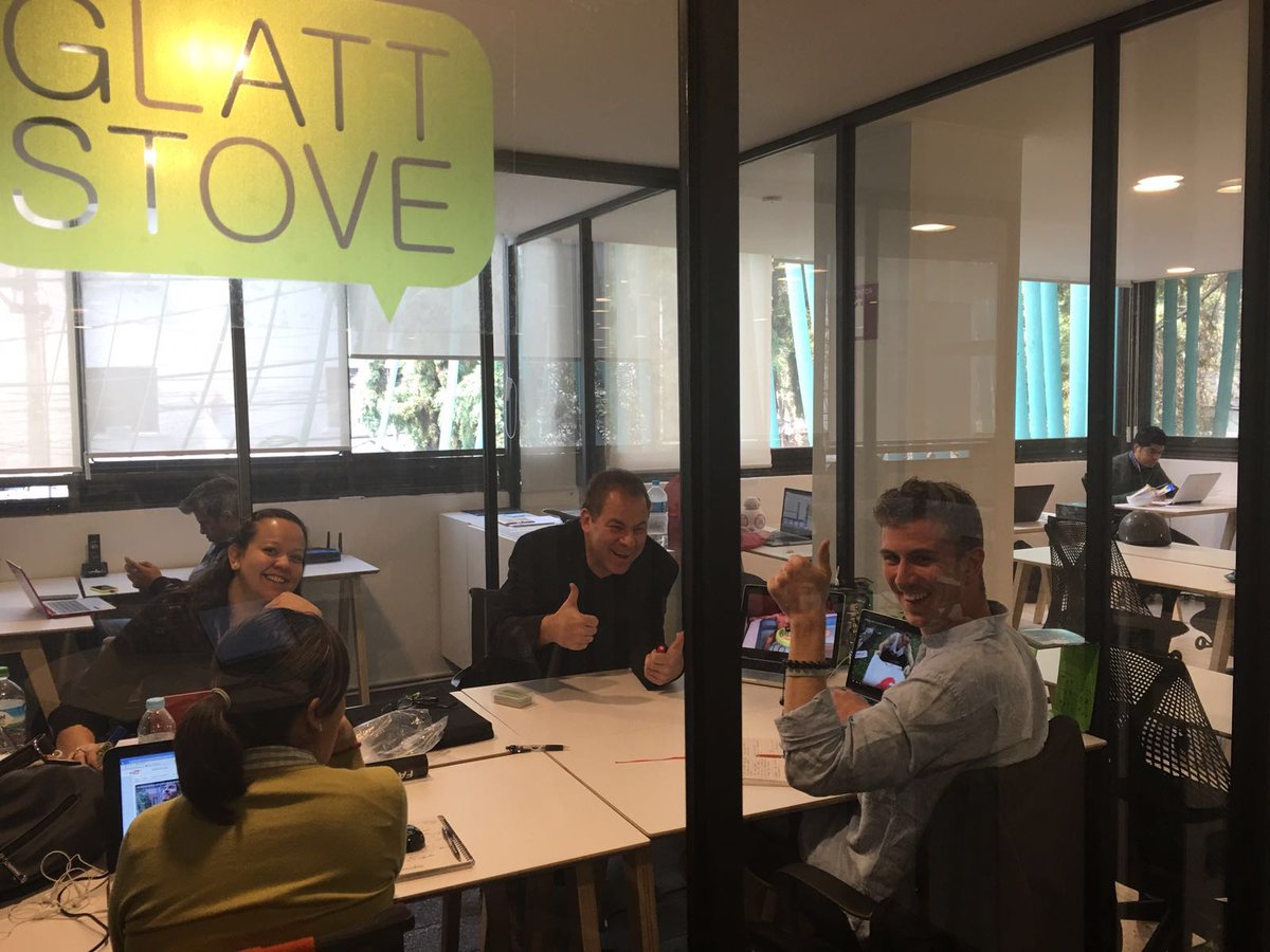 ImpactHubCDMX's tweet photo. ¡Los chicos de #generationynot están en Impact Hub! Link: https://t.co/NezLl3LR3h https://t.co/dYxXgLxAXi