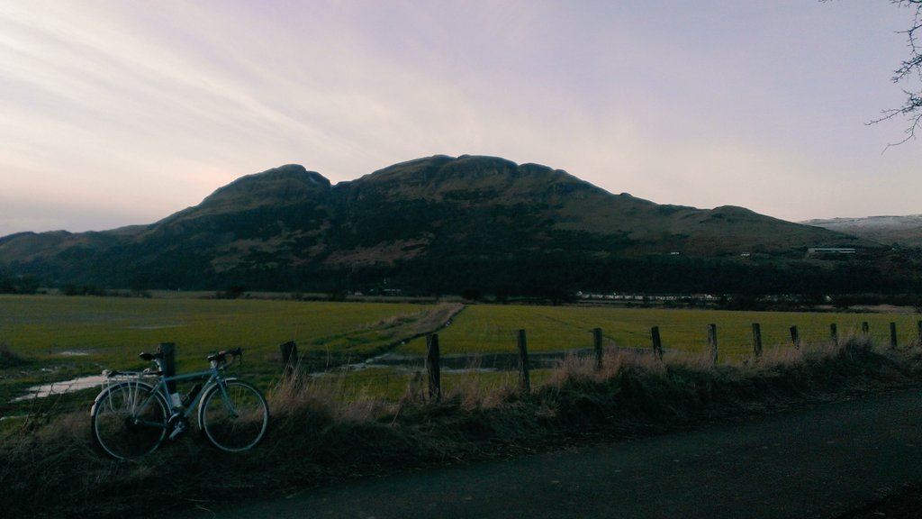 epic_ashley's tweet photo. Road ride in the sunshine with my beloved #Surly #bicycle! @StirlCycleHub #gitonyerbike #ScottishCycling https://t.co/4pt5QK7Cjt