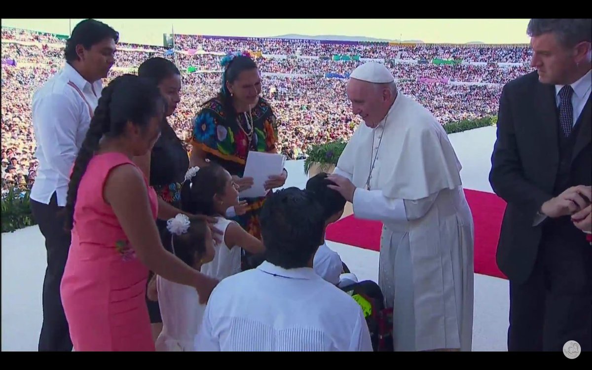 En mi casa peléabamos hasta que nos acercamos a Dios: niño al papa Francisco - CbScBN7UMAESBZ-