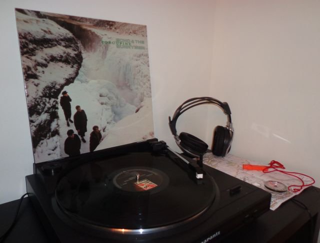 AllanMHutton's tweet photo. Relaxing tonight after an excellent day on the snow covered hills. This album cover came to mind. #chiiled https://t.co/X74ITwv3RA