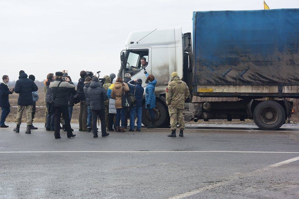 Активісти Чернігівської обласної організації ВО "Свобода" взяли участь у блокуванні російських вантажівок.